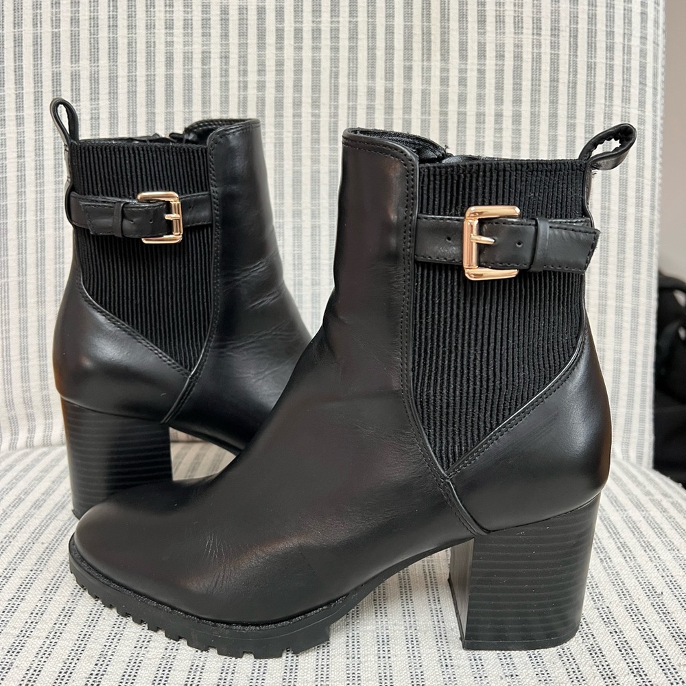 Blondo Black Ankle Heeled Boots with Gold Buckle Sz 7